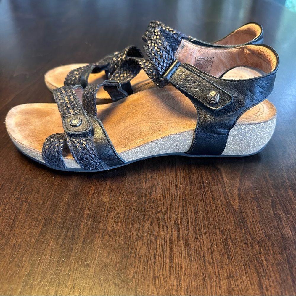 Taos Trulie Comfort Wedge Braided Strap Sandals Black 8 - Picture 4 of 9
